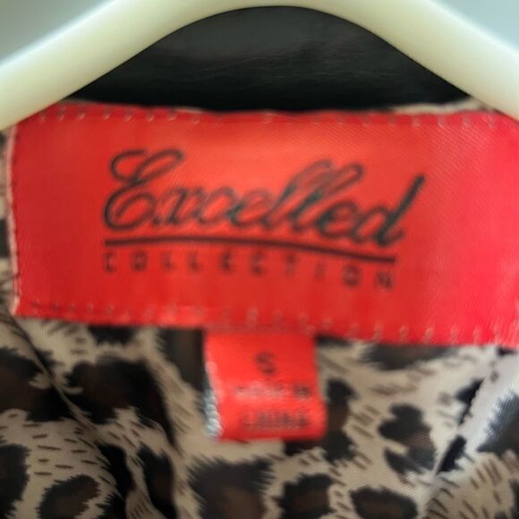 Excelled Collection Women’s Black and Silver Hardware Peacoat with Belt- Small - Picture 11 of 11